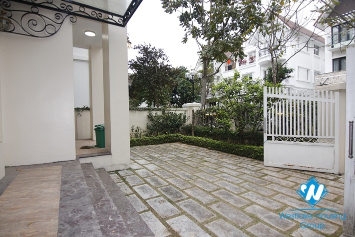 Nice villa/house in Vinhomes Reverside, Long Bien, Ha Noi for rent